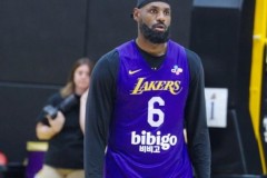 詹姆斯明日比赛出战成疑 已参与球队合练