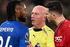 塞梅尼奥锁喉逃过红牌 引发曼联球迷抗议