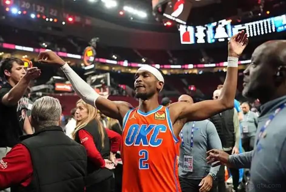 亚历山大38分迎里程碑