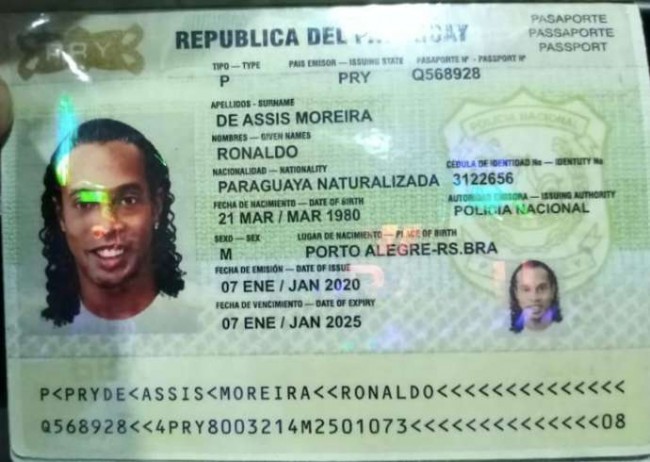 在小罗伪造的护照上，他的国籍改成了巴拉圭