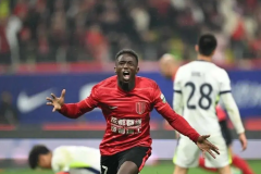 成都要引进国产中锋 卡隆可能被换 接近续约韦世豪