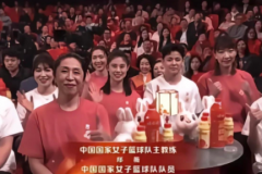 中国女篮登上春晚 主将李梦和主教练郑薇领衔