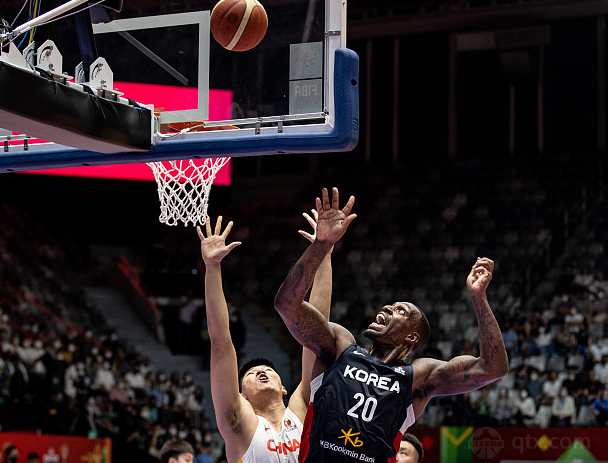 韩国男篮球员罗健儿砍下25分14篮板 率领韩国男篮战胜中国男篮