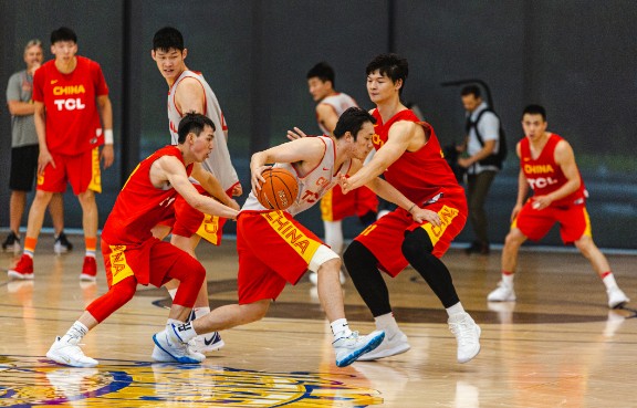 中国男篮在美国特训备战夏季联赛