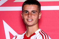 皇马与曼联竞争奥林小将穆扎基蒂斯 但奥林匹亚科斯不急于出售