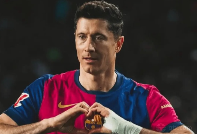 莱万拒绝冬窗加盟费内巴切