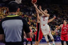 徐杰无缘亚洲杯后首次现身 微笑回应落选国家队名单