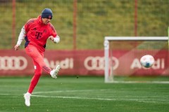 穆西亚拉伤愈归队训练 预计1月初登场