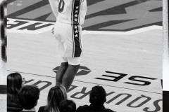 NBA常规赛尼克斯4人得分20+主场107-116不敌76人 马克西30+9