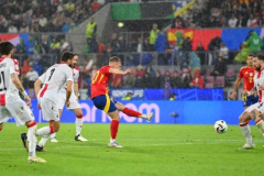 欧锦赛战报：西班牙4-1逆转格鲁吉亚晋级 法比安传射尼科一条龙