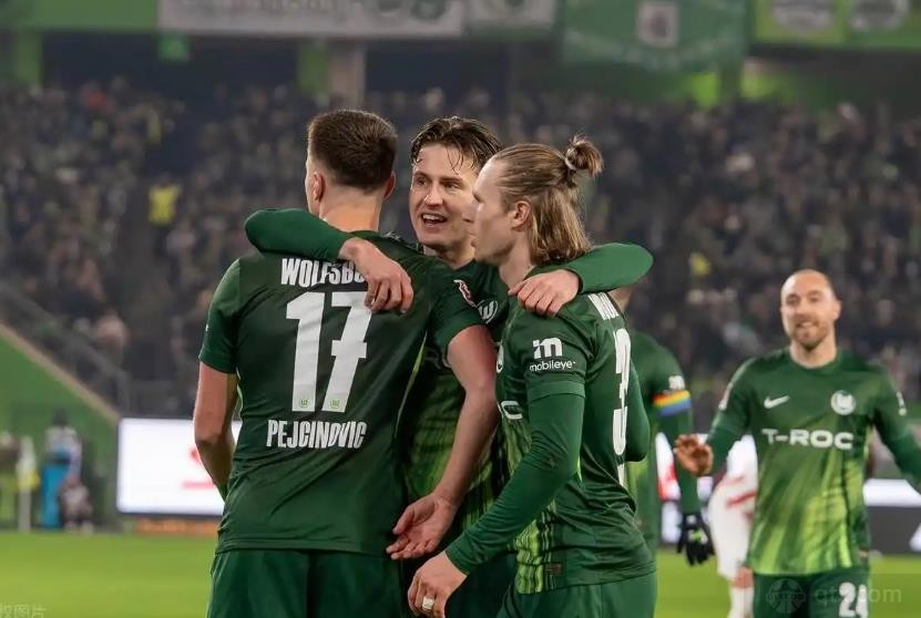 佩契诺维奇成为近15年德甲戴帽最年轻的德国球员