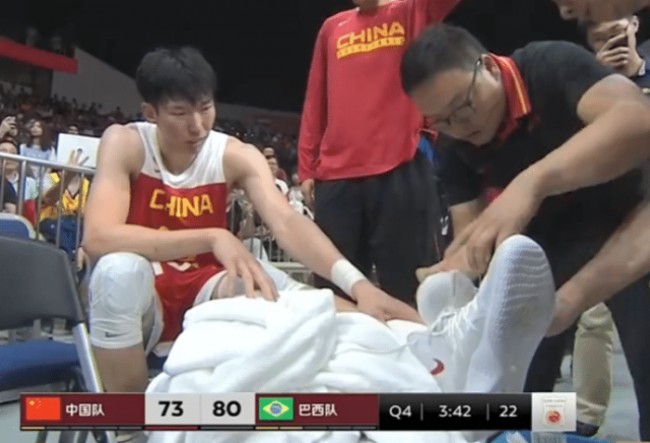 周琦脚踝仍肿胀但会随队前往武汉