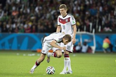 德国队搞笑任意球战术 穆勒假装摔倒却演砸