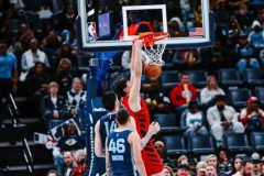 杨瀚森生涯首次首发 拿到4分5板2助