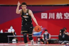 赵继伟得分创个人生涯季后赛新高 33分8篮板9助攻统治全场