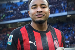 恩昆库梅开二度当选全场最佳 米兰新援回应质疑