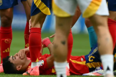 西班牙半决赛四名球员缺席 卡瓦哈尔两黄变一红