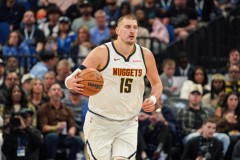 约基奇膝盖韧带完好无损 因伤至少缺阵四周