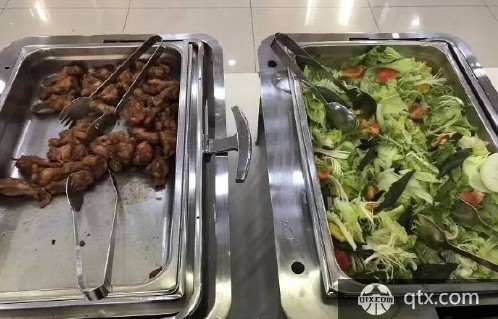 央视记者透露了U25集训队伙食情况 像大学食堂