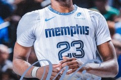 NBA常规赛灰熊客场102-96险胜独行侠 莫兰特缺阵 克莱空砍22分