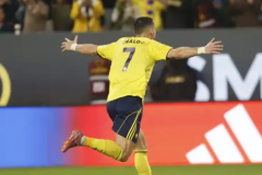 C罗惊世倒钩闪耀沙特赛场 帮助球队取得大胜