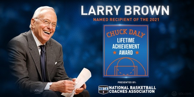 唯一位带领八支不同的 NBA 球队进入季后赛的教练 拉里-布朗荣膺终身成就奖