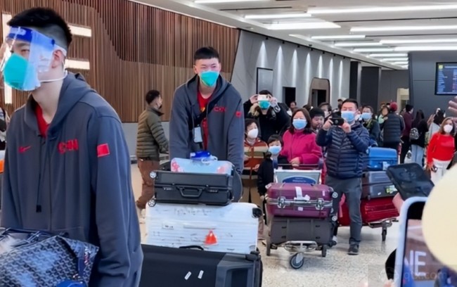 中国男篮抵达澳大利亚