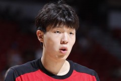 青岛男篮主帅评杨瀚森NBA表现 情况与球迷所想有差别