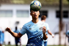 肖俊龙正式签约桑托斯 巴西足球的魔力能否帮助中国培养出天才球员