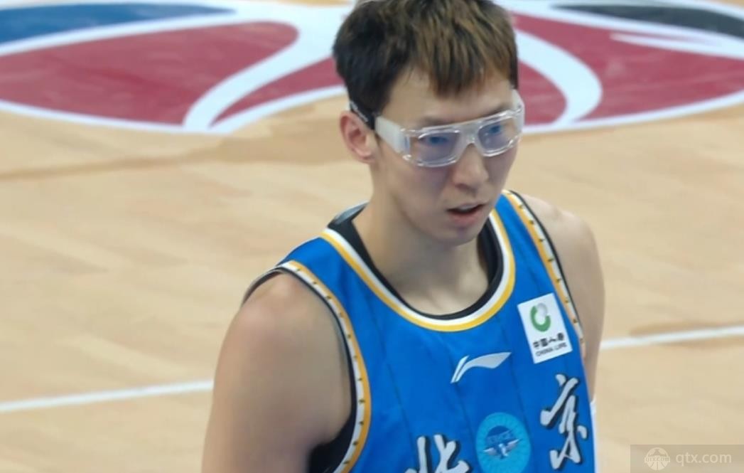 周琦缺阵北京队战新疆