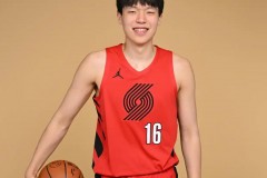 杨瀚森登上央视新闻周刊 白岩松称其为男篮的希望