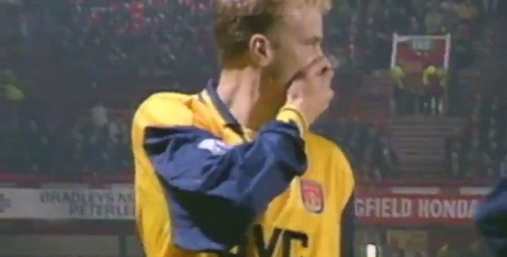 1997年足總杯賽場 博格坎普為阿森納打進一粒非常精彩的進球
