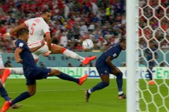 世界杯半场战报：突尼斯0-0法国 甘迪进球越位被吹