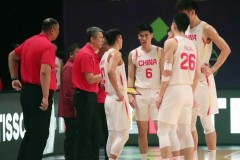 郭士强谈男篮亚洲杯三连胜 对年轻球员成长帮助大