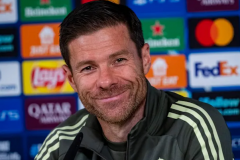 阿隆索与皇马球员关系紧张 但依然获得高层的支持