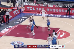 CBA常规赛四川男篮102-97新疆男篮 摩尔特里36分16篮板朱松玮31分