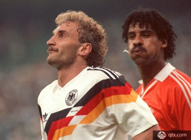 90年世界杯里杰卡尔德向沃勒尔吐口水