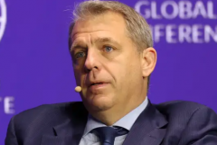 切尔西老板伯利抨击英国媒体 以回应长期以来的嘲讽