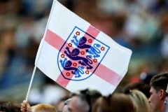 英国警方谴责英格兰球迷 球迷受到猛烈抨击