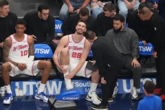 申京将至少伤缺10天 赛季场均21.8分9板6.5助