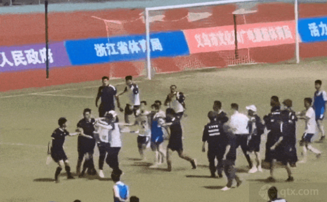 小球员殴打裁判
