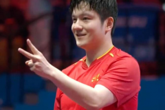 樊振东夺冠后模仿姆巴佩庆祝动作 致敬自己的偶像