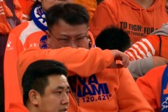 青岛海牛球迷赛后喜极而泣 海牛完成保级