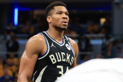 字母哥连续三场30+10+5 成为NBA历史首人