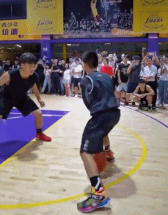 张家城运球突破