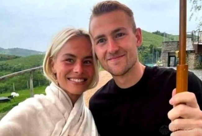 德里赫特将和妻子离婚