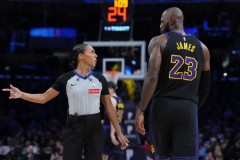 詹姆斯出战湖人胜率超八成 赛季场均16.5分6板7.6助