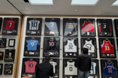 胖东来新店售卖签名球衣 拥有梅西等众球星球衣