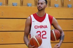 李凯尔一共为中国男篮打了几场比赛 4场热身赛和5场正赛