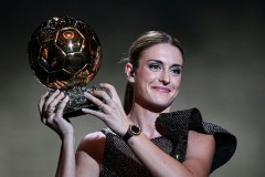 阿莱西亚-普特拉斯蝉联女足金球奖 荣获女足欧冠最佳射手
